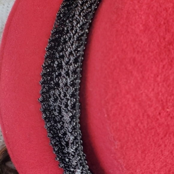 Vintage‎ OOAK beaded Red felt hat - Picture 7 of 14